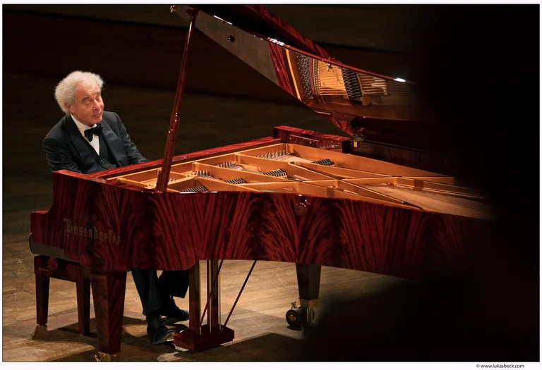 Sir András Schiff erhält einen der wichtigsten Kunstpreise weltweit, vergeben von der Japan Art Association. Im Oktober wird er ihm in Tokio vom japanischen Kaiserhaus überreicht.