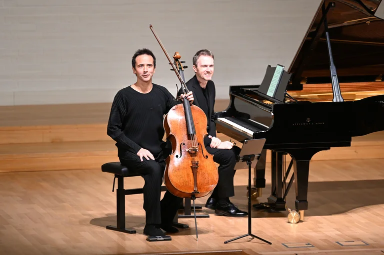 Jean-Guihen Queyras und Alexandre Tharaud machten Station im Neumarkter Reitstadel.