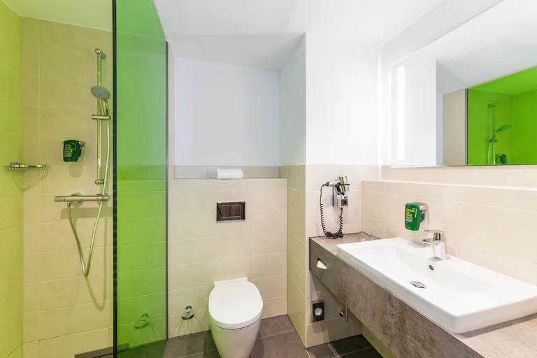 Blick ins Badezimmer vom Hotel Park Inn by Radisson Neumarkt