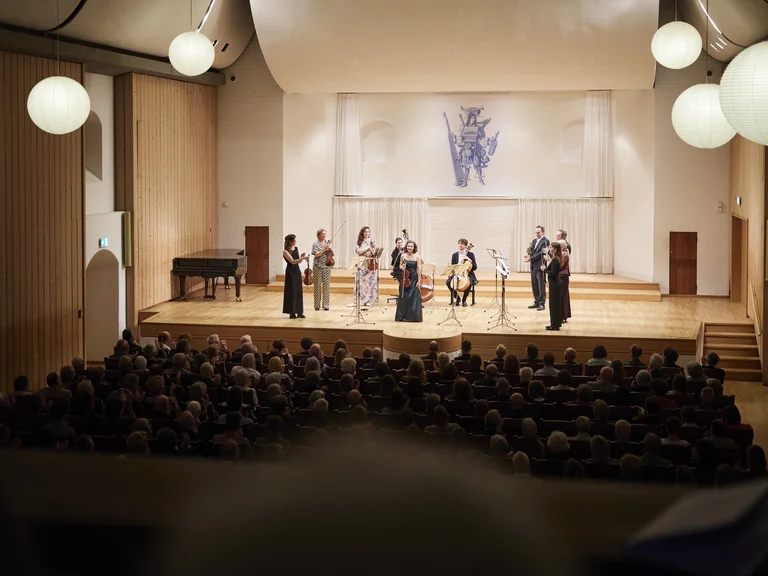 Musiker auf auf der Bühne des Historischen Reitstadels