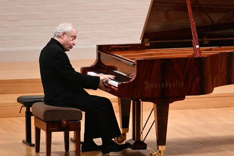 Fühlt sich in Neumarkt wie ein Fisch im Wasser: Pianist Sir András Schiff