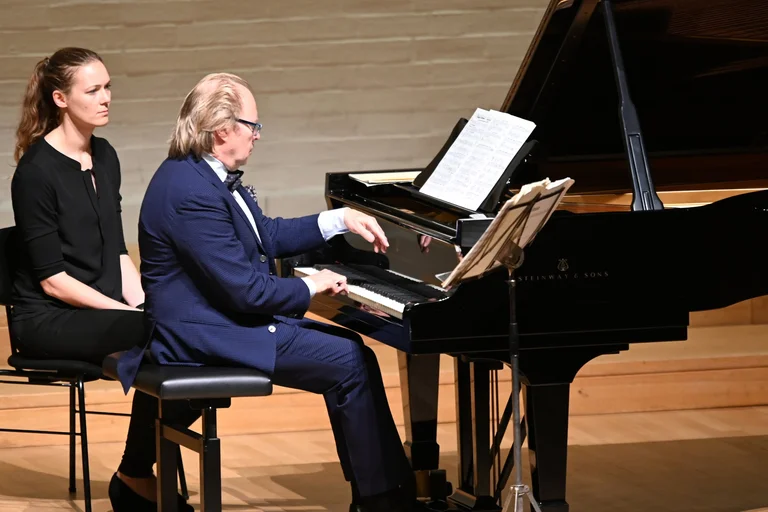 Nicht nur als Solist und Kammermusiker zeigt Roland Pöntinen eine große stilistische Bandbreite, sondern auch als Komponist.