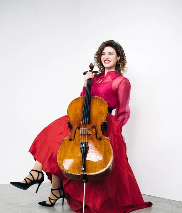 Julia Hagen, Violoncello