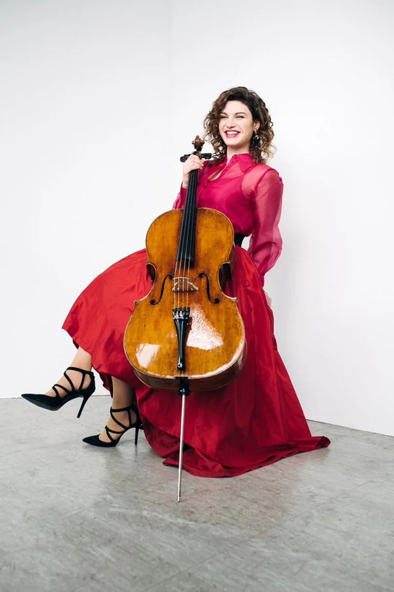 Julia Hagen, Violoncello