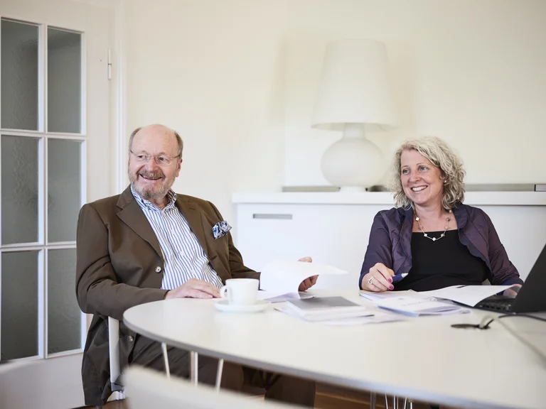 Lange im Voraus planen Ernst-Herbert Pfleiderer und Annett Baumeister die Veranstaltungen einer Saison. Zusammen mit dem gesamten Team entstehen Konzertabende mit etablierten Künstlern und ausgewählten Nachwuchstalenten.