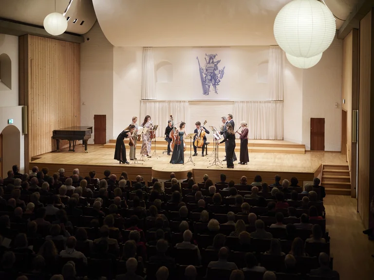 Musiker auf der Bühne des Historischen Reitstadels
