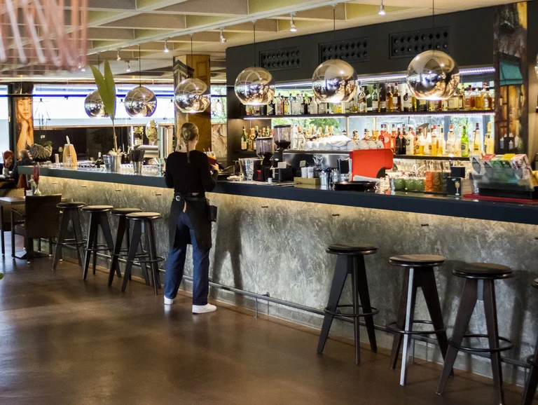 Blick auf die Bar